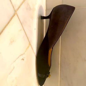 Two- tone pumps, new in box with dust bag